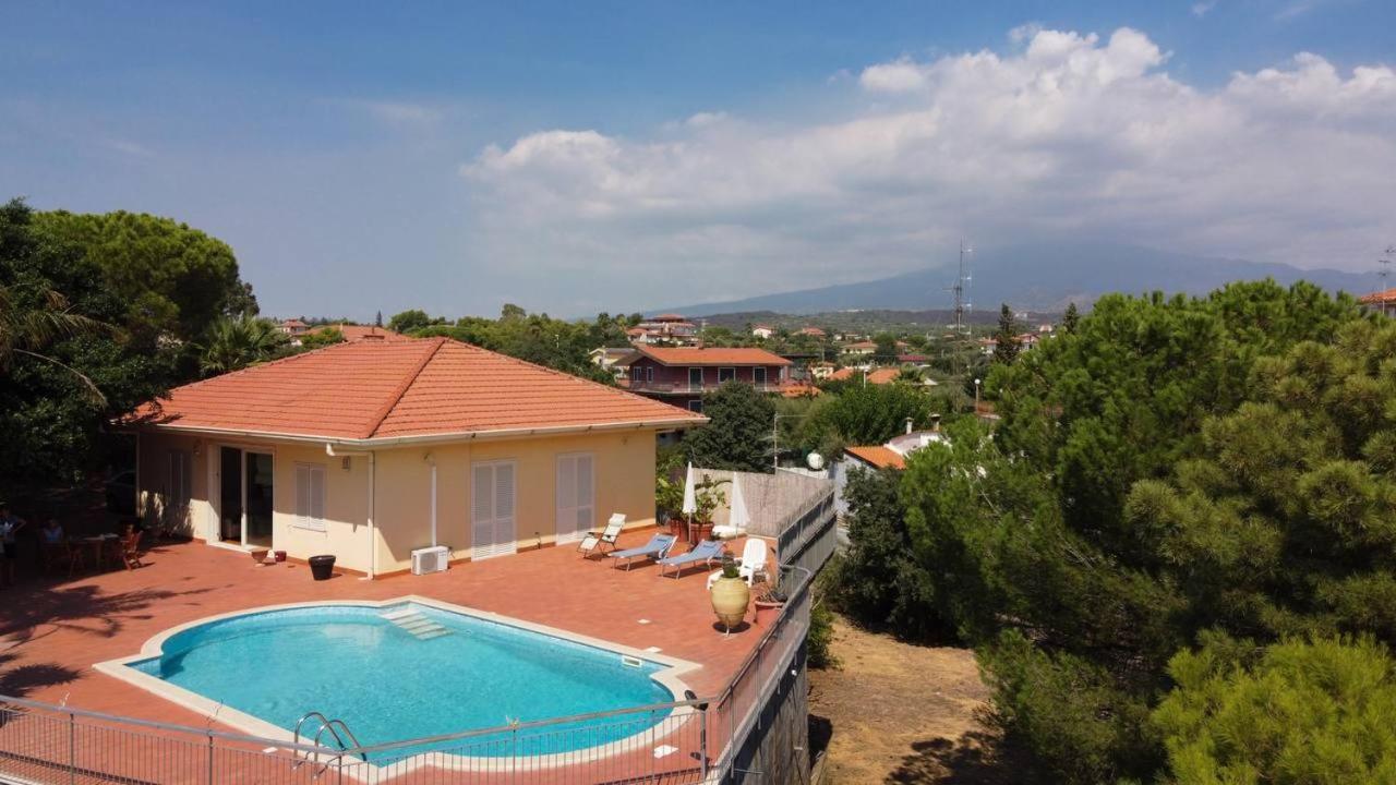 Holiday Flower Villa Panoramica Sul Golfo Di Catania มิสแตร์เบียงโก ภายนอก รูปภาพ