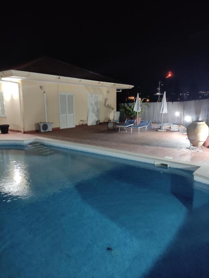 Holiday Flower Villa Panoramica Sul Golfo Di Catania มิสแตร์เบียงโก ภายนอก รูปภาพ